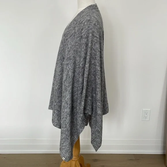 NWOT SURKANA Oversize Shawl Sweater. Heather Grey Colour.  Size: One Size - Picture 4 of 10